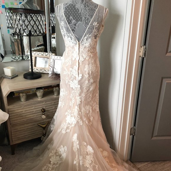 Melissa Sweet lace plunge wedding dress Sz 8 + belt & veil - Picture 9 of 16